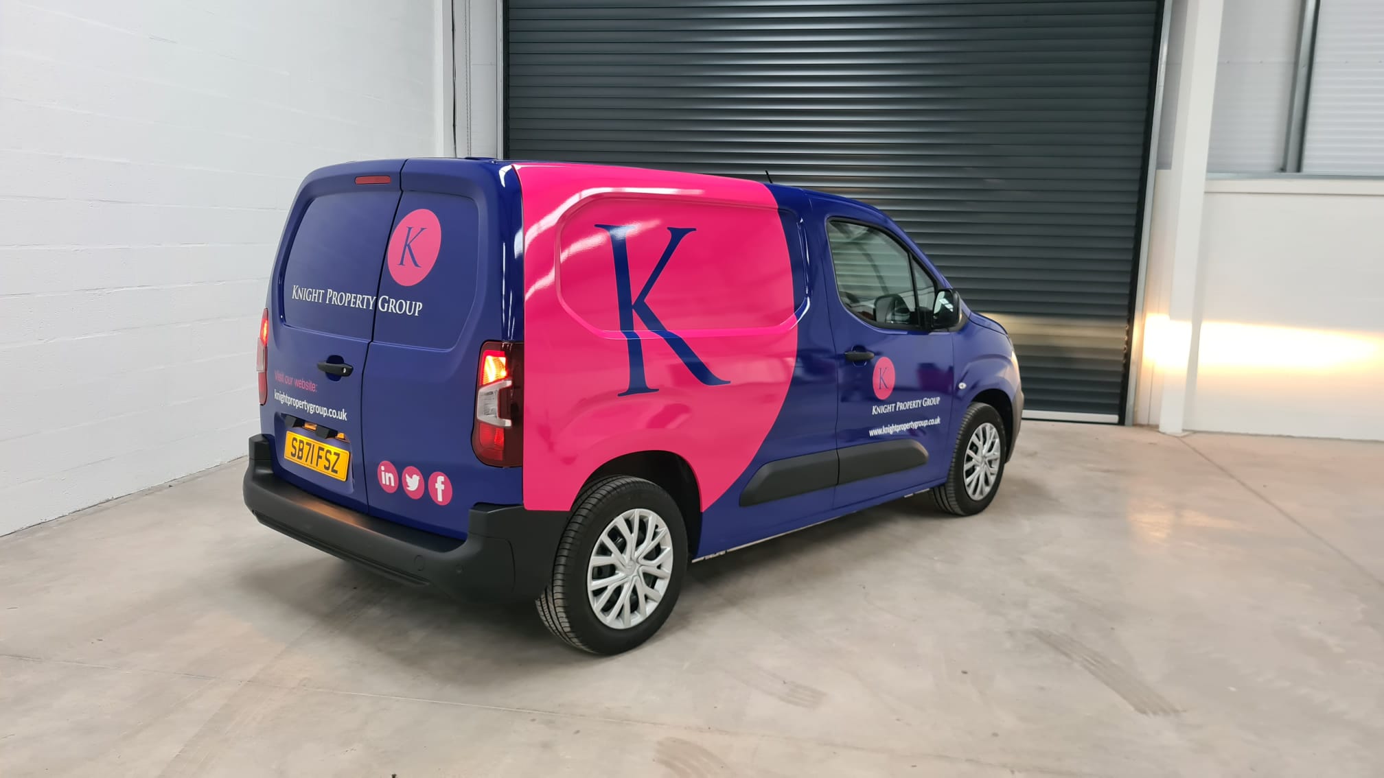 Vehicle Graphics Vantage signs Vantage signs